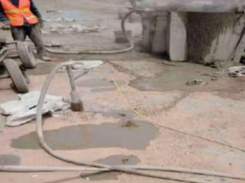 顺德水泥混凝土路面板底注浆技术 路面脱空注浆整治方案